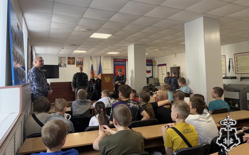 В Ярославле школьники посетили филиал вневедомственной охраны