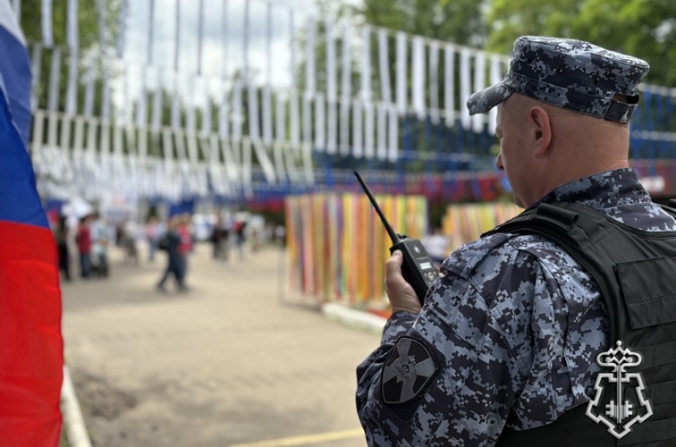 Росгвардейцы обеспечили безопасность во время празднования Дня России 
