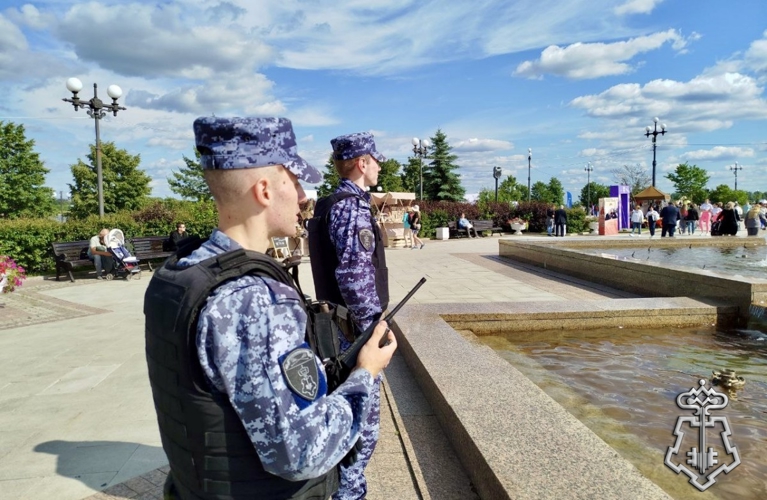 Росгвардейцы обеспечили безопасность во время проведения праздничных мероприятий в Ярославской области