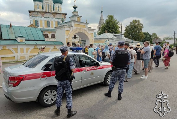 Росгвардейцы обеспечили правопорядок во время Крестного хода в Ярославской области