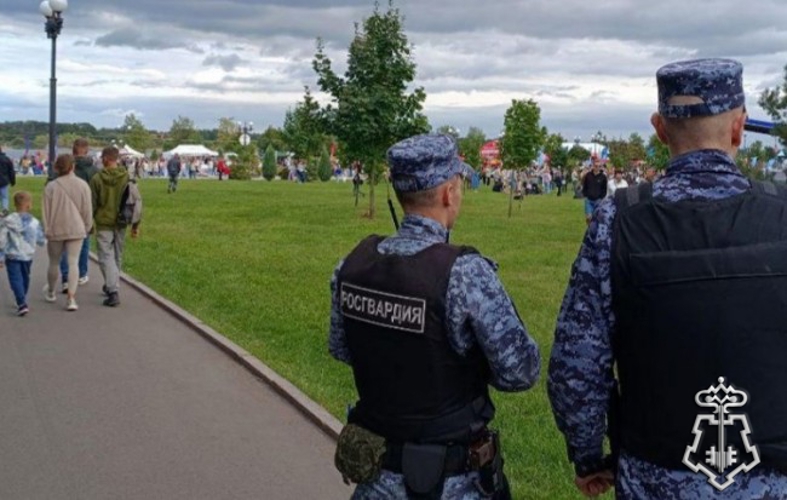 Росгвардейцы обеспечили безопасность во время проведения фестиваля «Пир на Волге»