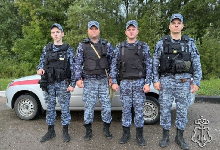 В Ярославле росгвардейцы спасли пострадавшего при падении ребенка