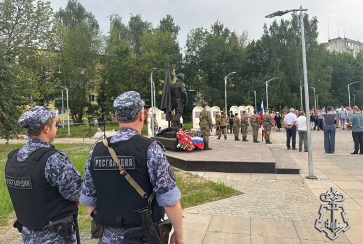 В Ярославской области сотрудники Росгвардии обеспечили правопорядок во время празднования Дня воздушно - десантных войск