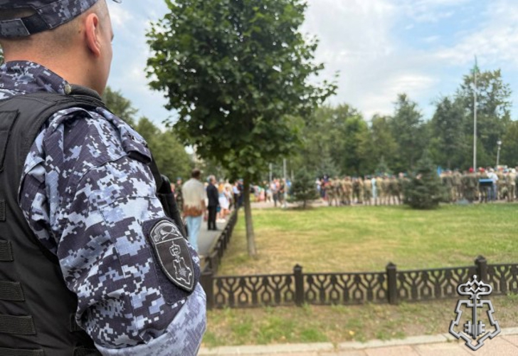 В Ярославской области сотрудники Росгвардии обеспечили правопорядок во время празднования Дня воздушно - десантных войск
