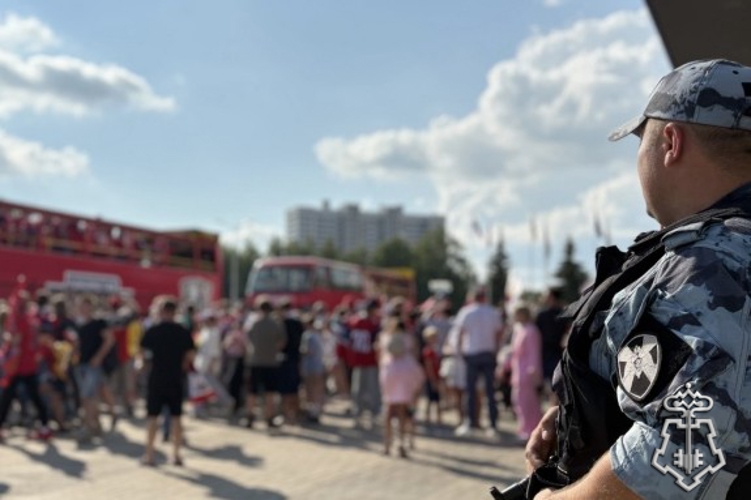 В Ярославле сотрудники Росгвардии обеспечили правопорядок во время проведения «Парада чемпионов»