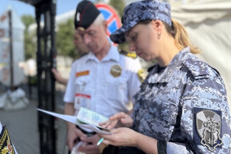 В Ярославле сотрудники Росгвардии обеспечили правопорядок во время проведения «Парада чемпионов»