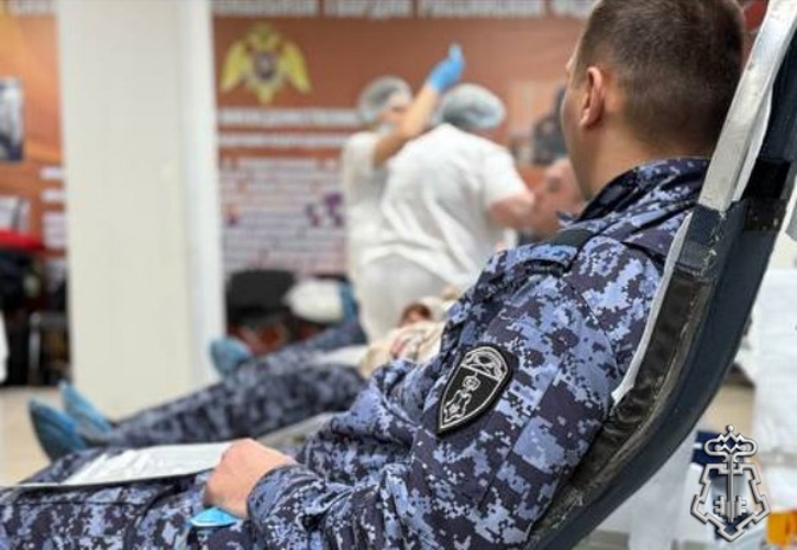 Сотрудники вневедомственной охраны приняли участие в донорской акции