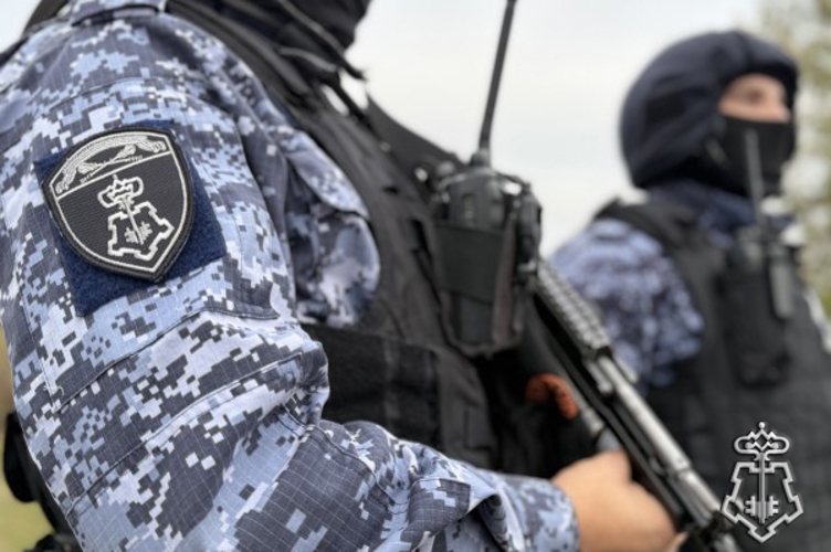 В Ярославле росгвардейцы задержали подозреваемого в поджоге автомобиля 