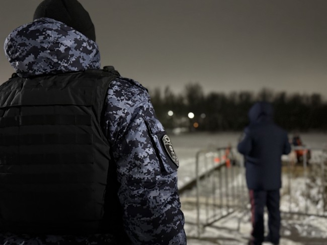Сотрудники и военнослужащие регионального управления Росгвардии обеспечили безопасность во время крещенских богослужений