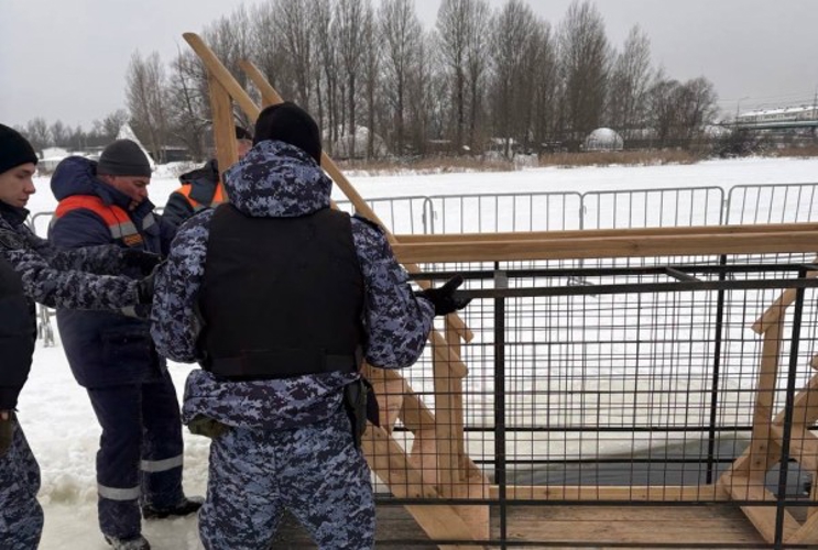 Сотрудники и военнослужащие регионального управления Росгвардии обеспечили безопасность во время крещенских богослужений