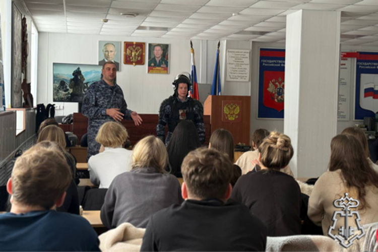 Росгвардейцы провели день открытых дверей для ярославских студентов