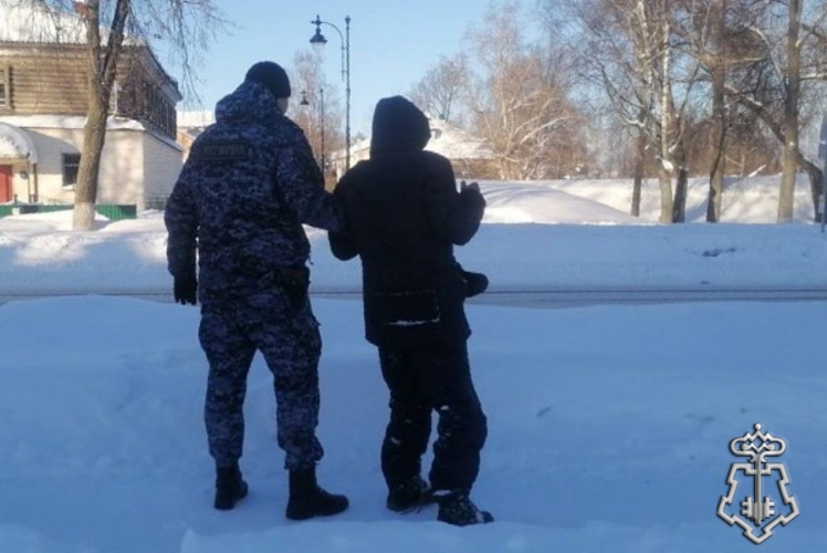 В Ярославской области росгвардейцы оказали помощь мужчине, замерзавшему на улице