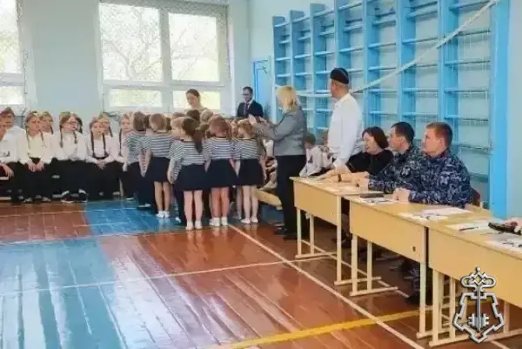 Росгвардейцы приняли участие в конкурсе-смотре строя и песни среди школьников