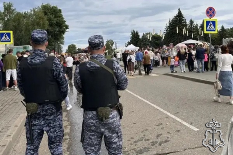 Росгвардейцы обеспечили правопорядок во время празднования Дня города Тутаева