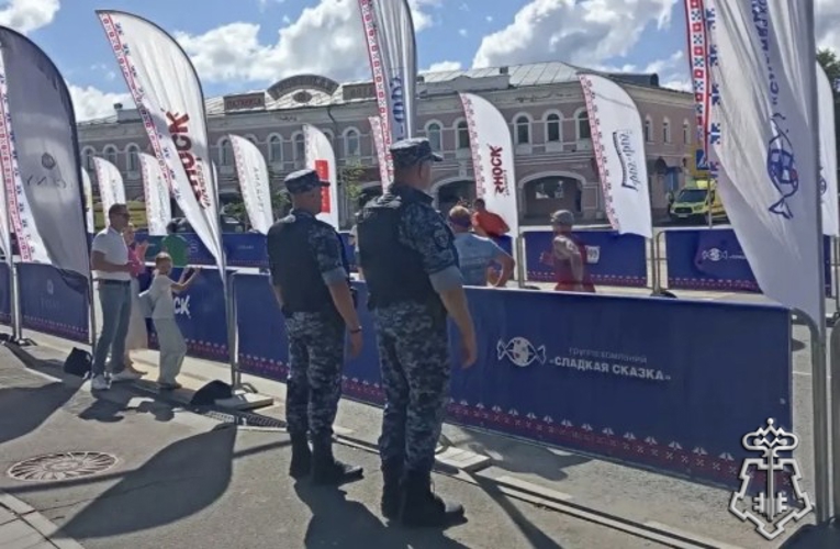 Росгвардейцы обеспечили правопорядок во время массового забега в Ярославской области 