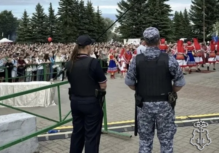 Росгвардейцы обеспечили правопорядок во время празднования Дня города Тутаева
