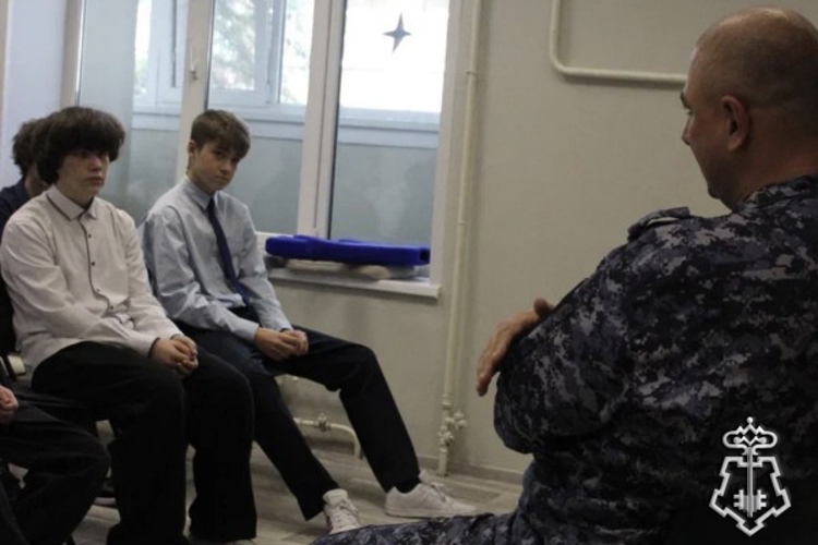 В Ярославле сотрудники Росгвардии провели урок мужества, посвященный Дню солидарности в борьбе с терроризмом